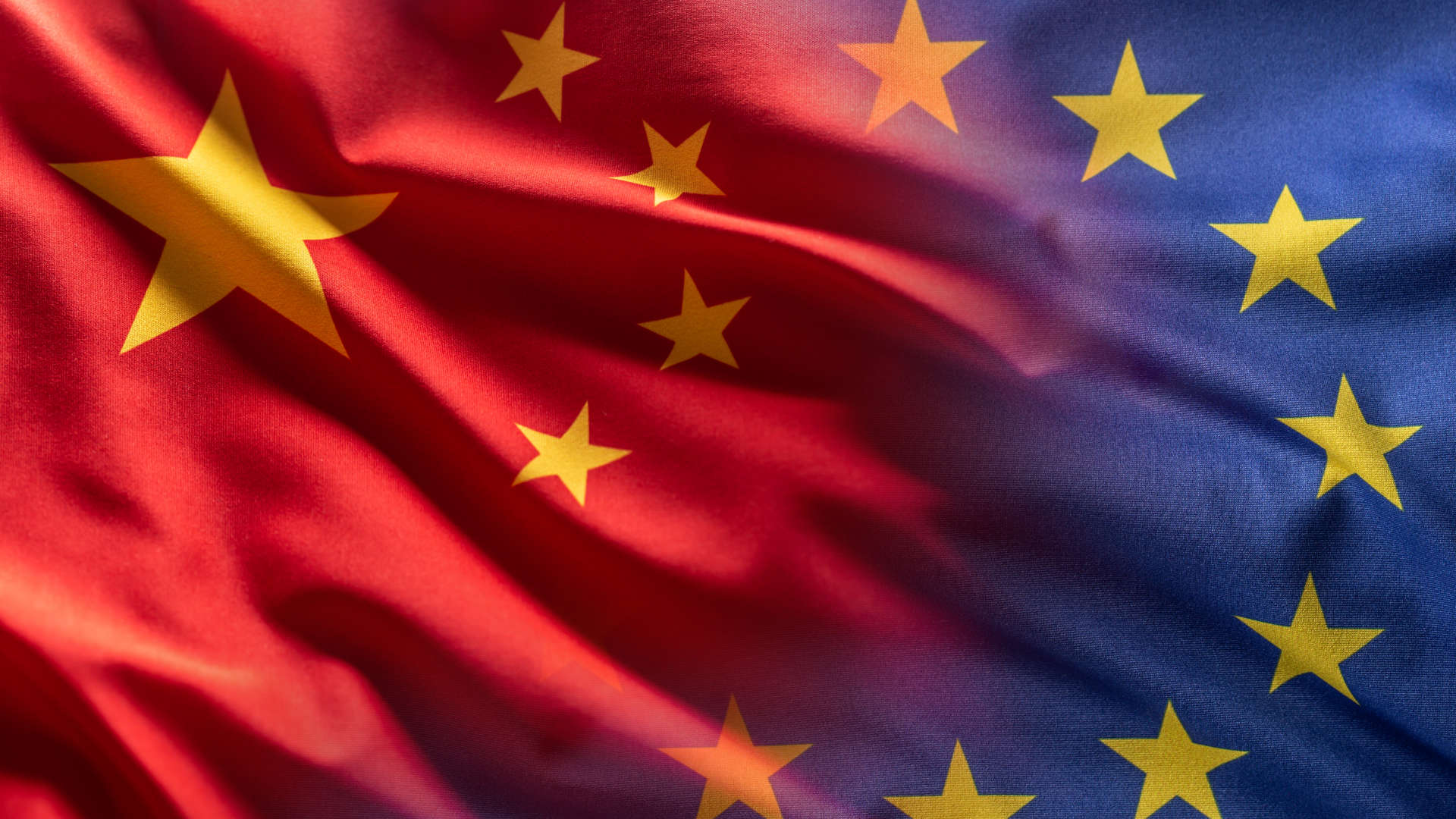 Die Flaggen von China und EU