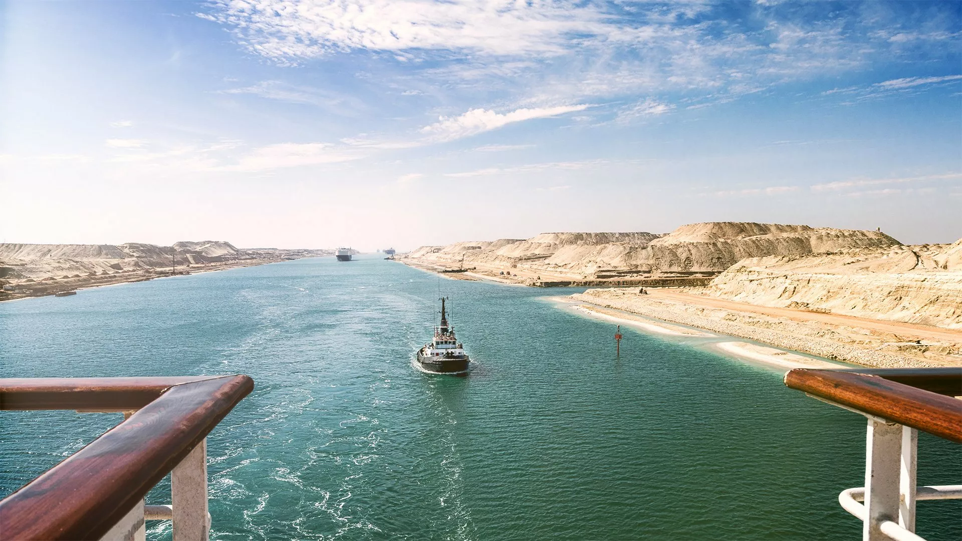 Schiffe im Suez Kanal